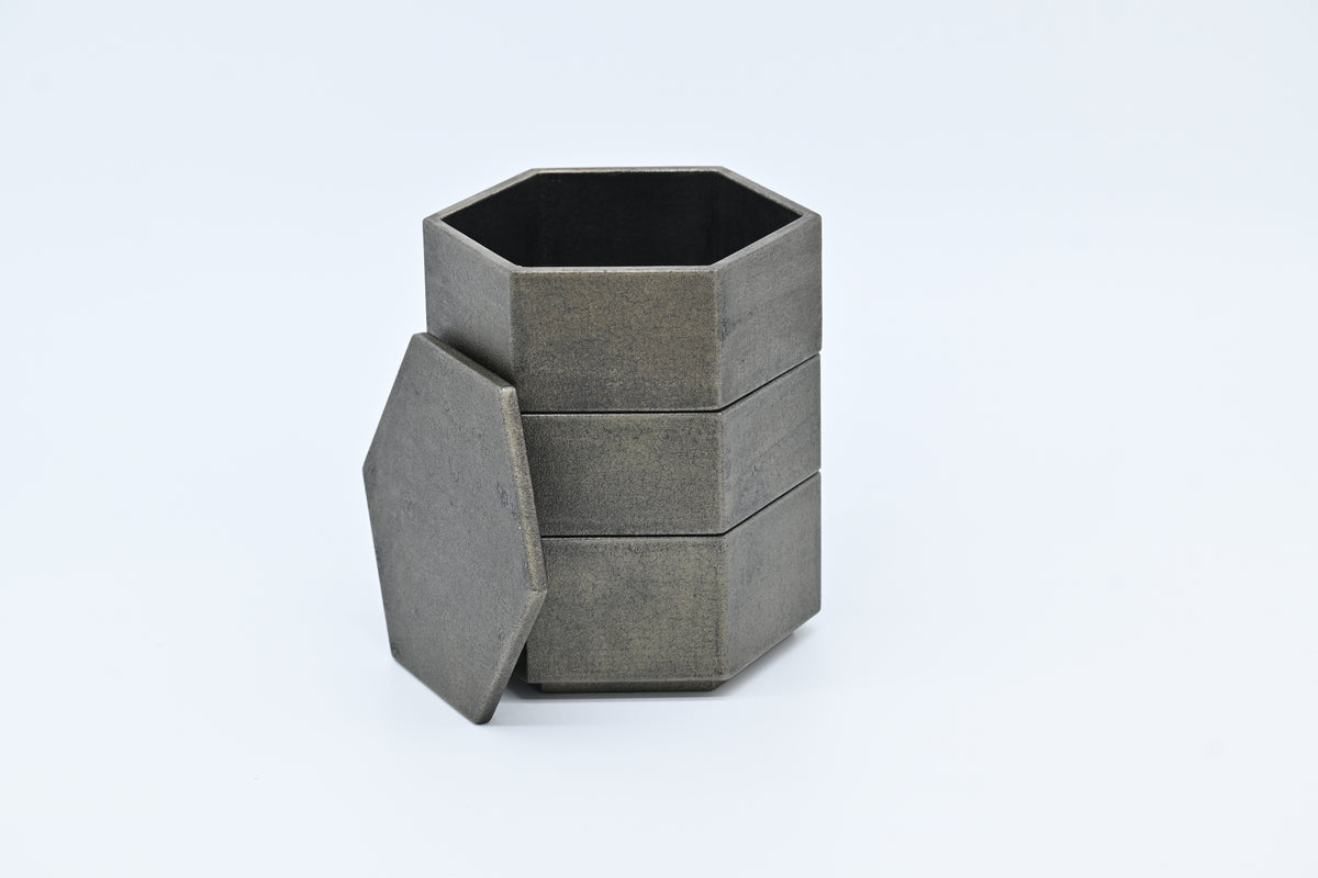 木漆工とけし 六角三段重箱  (錫 )/Moku-Shikko Tokeshi — Hexagonal 3-Tier Jubako (Bento Box) / Pewter (Suzu)